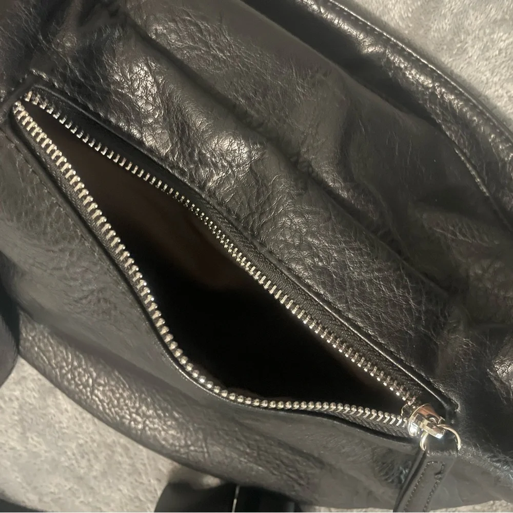 2/$25 🎉 BELT BAG vegan leather with large capacity - Picture 8 of 11